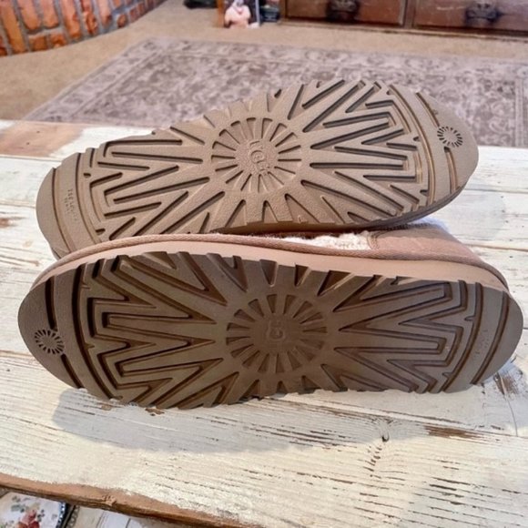 Cozy Knit Women's Slippers - Picture 5 of 6